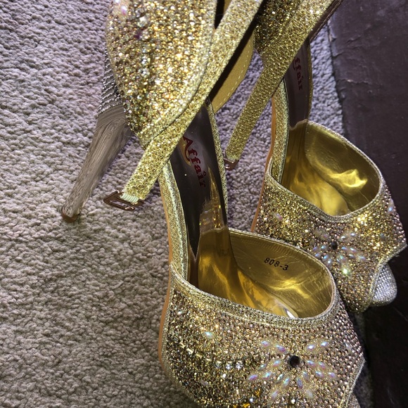 Heels - Picture 3 of 3